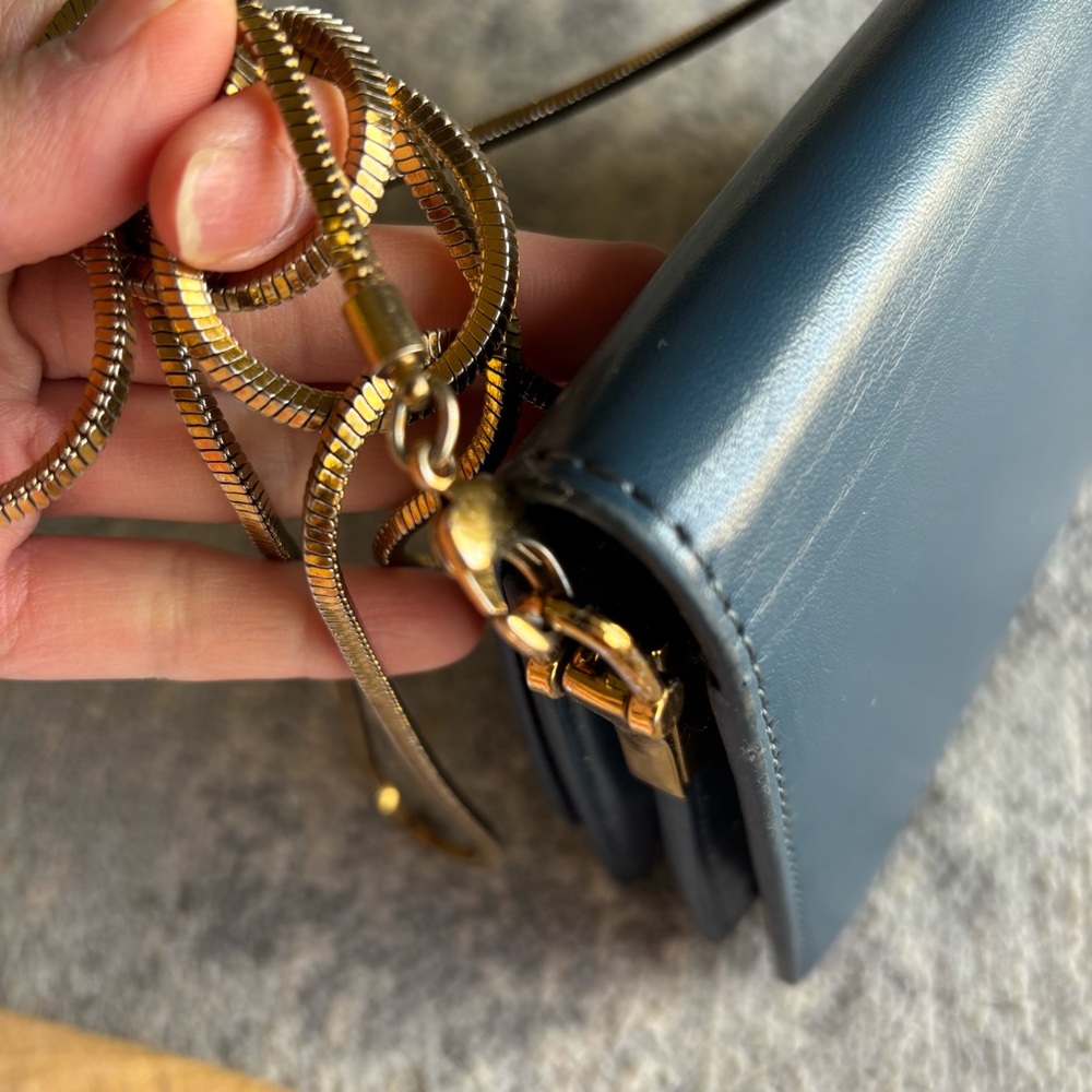 CHARLES & KEITHBasic Front-Flap Clutch
Pre-Owned - Picture 10 of 10
